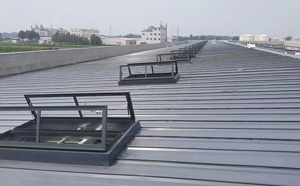 某中学室内体育馆三原排烟窗改造项目